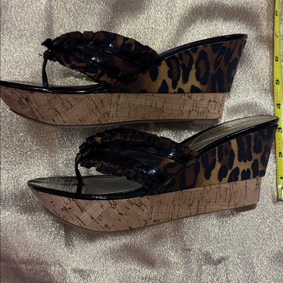 Guess Black and Brown Leopard Print Sandal Wedge - Size 7.5 - Picture 5 of 6
